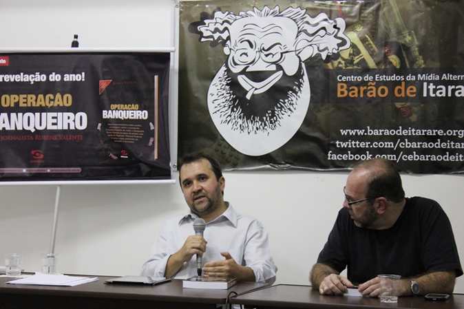 Rubens Valente e Leandro Fortes em entrevista coletiva no Barão de Itararé. Foto: Felipe Bianchi/Barão de Itararé