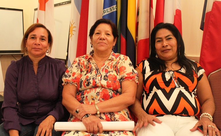 Idalmy, Manuela e Maria, representantes sindicais.