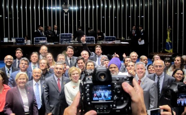 Classe artística, classe política e classe mídia se unem em Brasília em prol da Lei do Ecad, em agosto de 2013