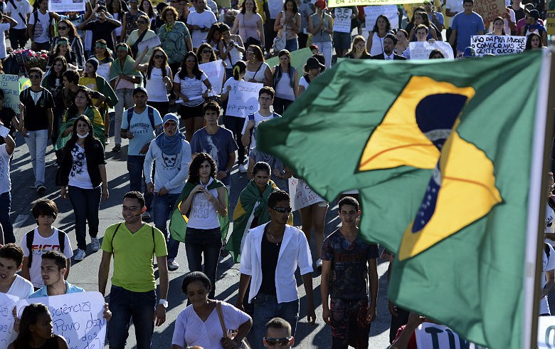 Em junho, manifestação por melhorias em serviços públicos viraram protestos contra o governo, por força da mídia