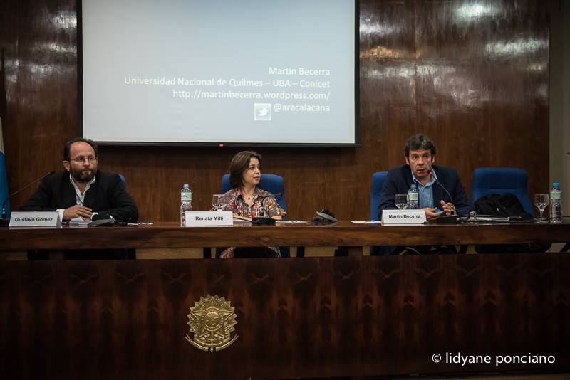 Renata Mielli, do Barão de Itararé, mediou mesa com Gustavo Gómez e Martín Becerra.