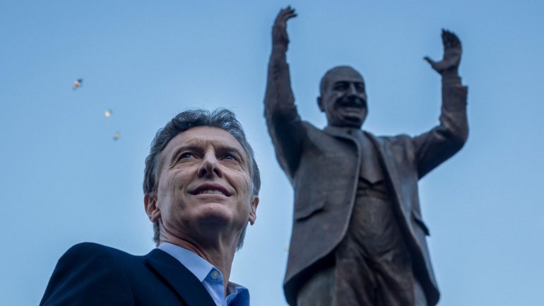 Há duas semanas da eleição, Macri inaugurou estátua de Péron; Para Dario Pignotti, 'é como se Agripino Maia (DEM) louvasse a Vargas e Lula'. Foto: Infobae