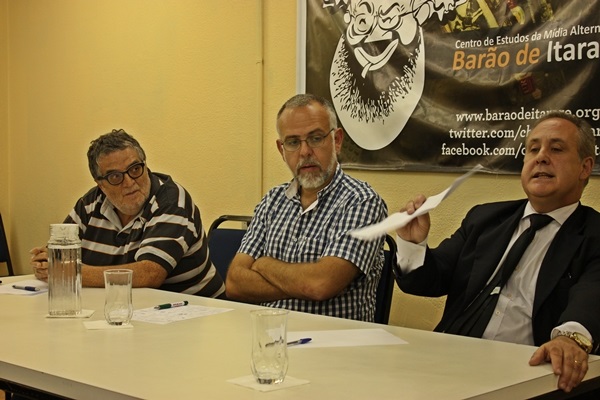 Carvalho (direita) investiga participação das lideranças do PSDB e aliados nos desvios de Furnas 