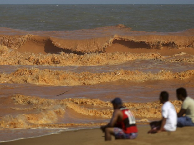 Lama da Vale/Samarco atinge Praia da Regência, no ES. Foto: Ricardo Moraes/Reuter