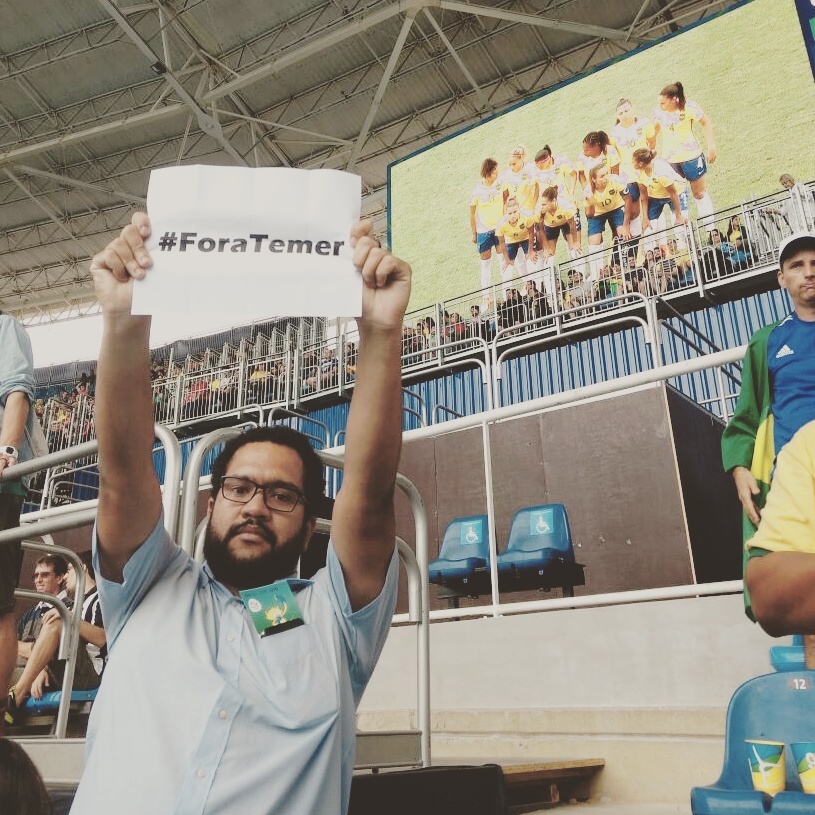 #ForaTemer durante Brasil x China, pelo futebol feminino, na quarta-feira (8). Foto: Reprodução