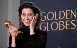 Fernanda Torres é a primeira atriz brasileira a vencer o Globo de Ouro