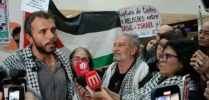 Thiago Ávila chega ao Brasil, denuncia tortura e pede ruptura com Israel