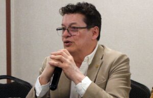 “Compra massiva de votos pela extrema-direita marcou eleições na Colômbia”, denunciou representante de Cepeda