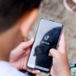 TikTok é multado por coletar dados de menores